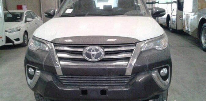 lo-anh-toyota-fortuner-2016-ban-trung-co-mat-tai-v