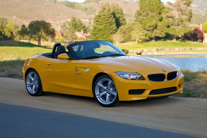 2015_BMW_Z4_sDrive28i_3837228