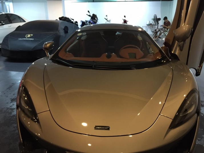 Xegiaothong_cuong_do_la_lai_sieu_xe_mclaren_570S (