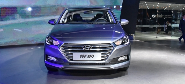 Xegiaothong-Hyundai-Verna-dashboard-makes-world-pr