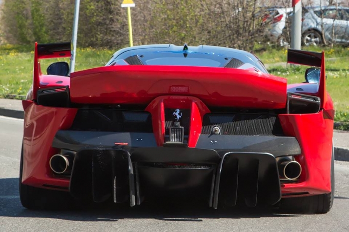 Xegiaothong-sieu-pham-Ferrari-LaFerrari-FXXK4