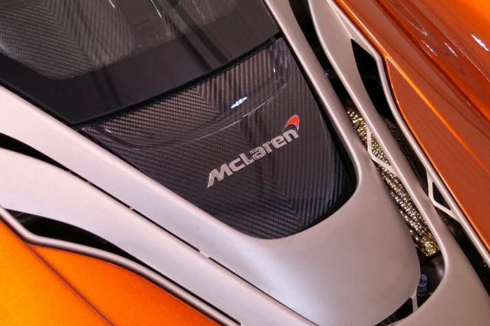 Xegiaothong_rao_ban_McLaren P1 LM_hang_hiem_mau_do