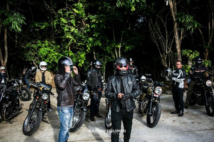 Xegiaothong_ Triumph_club_an_tuong_cong_dong_choi_