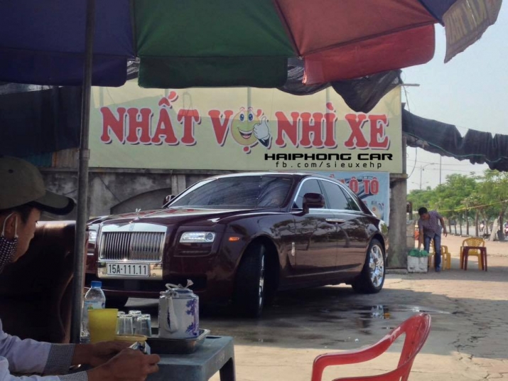 Xegiaothong-rolls-royce-ghost-bien-ngu-quy-1-tam-r