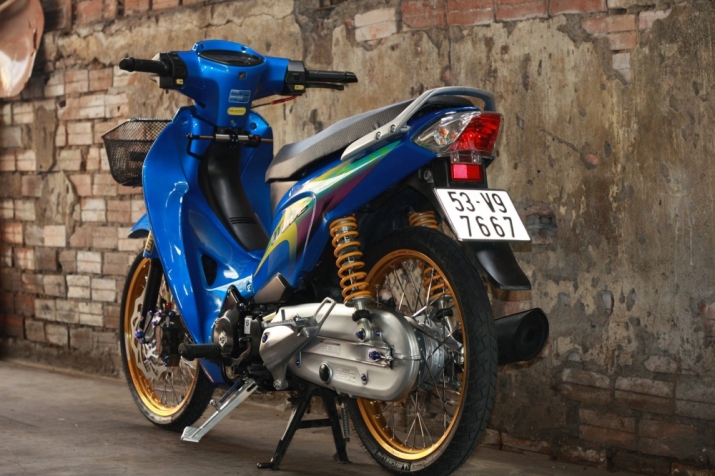 Xegiaothong_honda_wave125_do_sieu-chat_cua_dan_cho