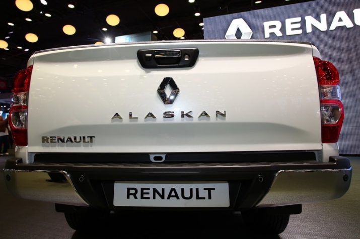 Xegiaothong_renault_Alaskan_ban_tai_dau_tien (1)