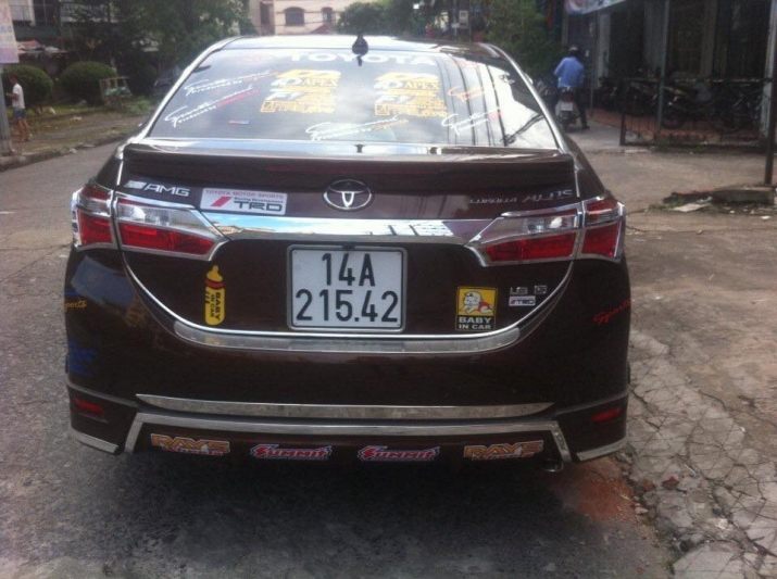 Xegiaothong_tham_hoa_cua_toyota_altis_do (2)