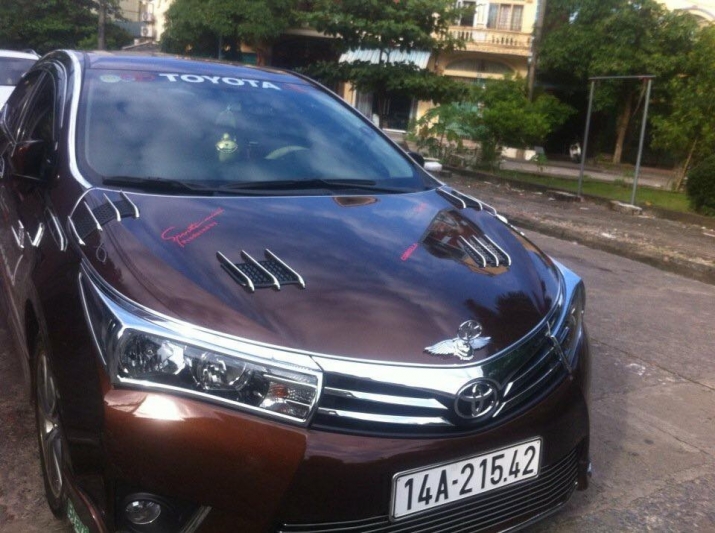 Xegiaothong_tham_hoa_cua_toyota_altis_do (5)