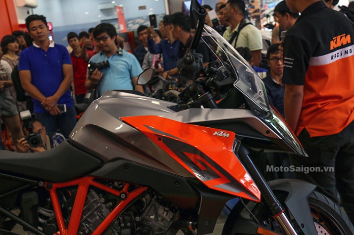 Xegiaothong-gia-ktm-1290-super-duke-gt-chinh-thuc-