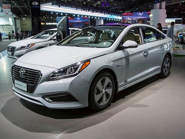 Xegiaothong_hyundai-sonata_trieu_hoi