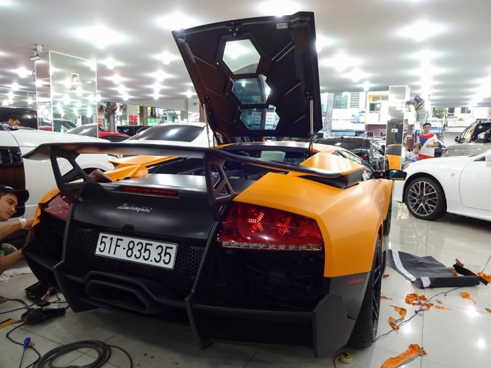 Xegiaothong_Lamborghini_boc_da-cam (6)