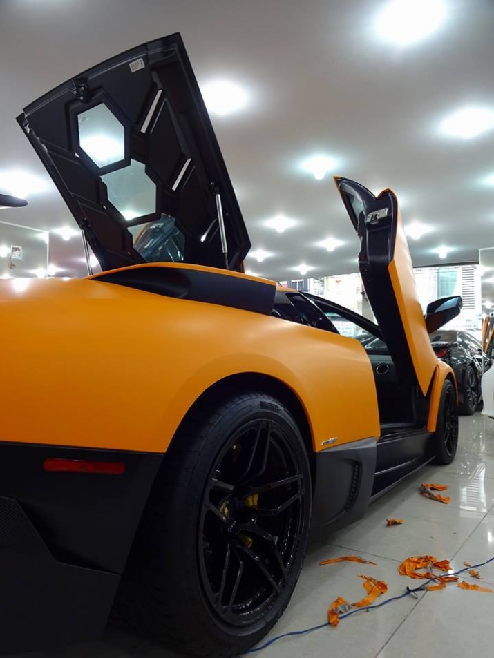 Xegiaothong_Lamborghini_boc_da-cam (8)