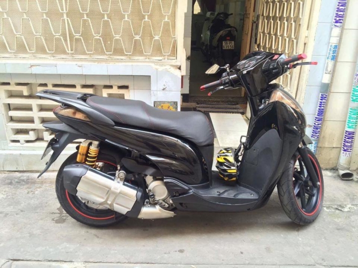 honda-sh300i-ngoc-trai-den-giua-long-sai-gon-5824-