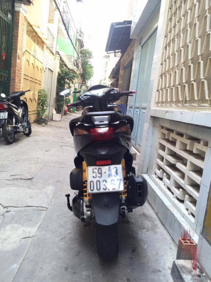 honda-sh300i-ngoc-trai-den-giua-long-sai-gon-5824-