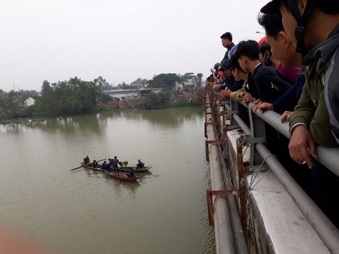 tren-duong-di-hoc-nam-sinh-nhay-cau-tu-van-2-1020