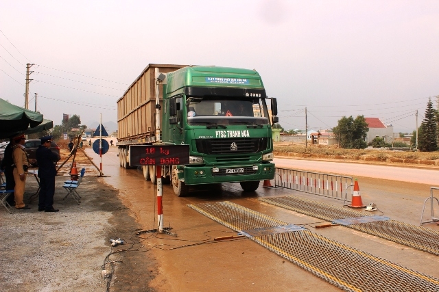 xe-qua-tai-vang-tanh-khi-thay-tram-can-2