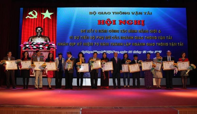 vi su tien bo phu nu nganh GTVT