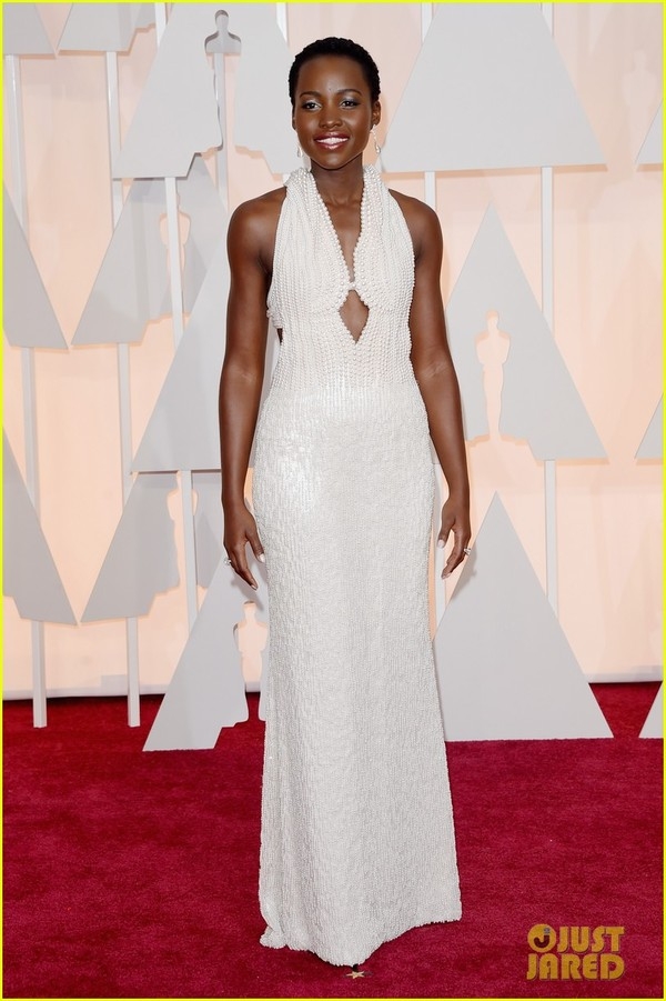 lupita-nyongo-osars-red-carpet-02-0a021