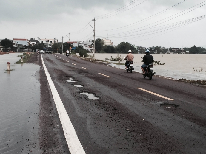 QL1 Bình Định hư hỏng nặng do mưa lũ-2