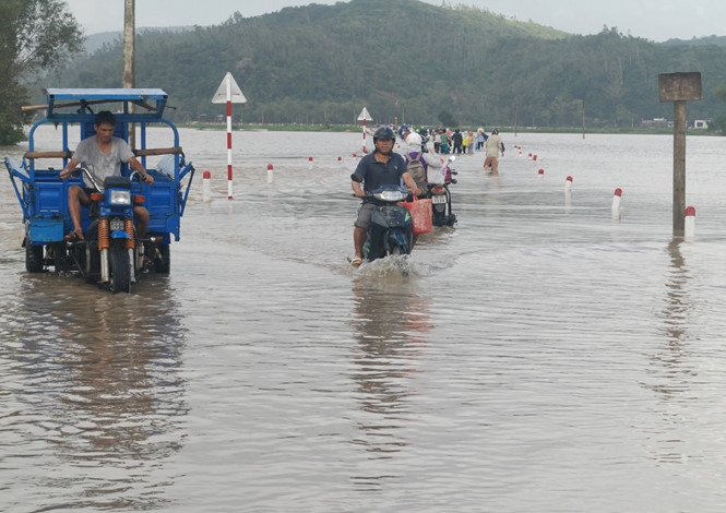 Mua-lon-keo-dai-Phu-Yen-ngap-lu-ngay-giap-Tet