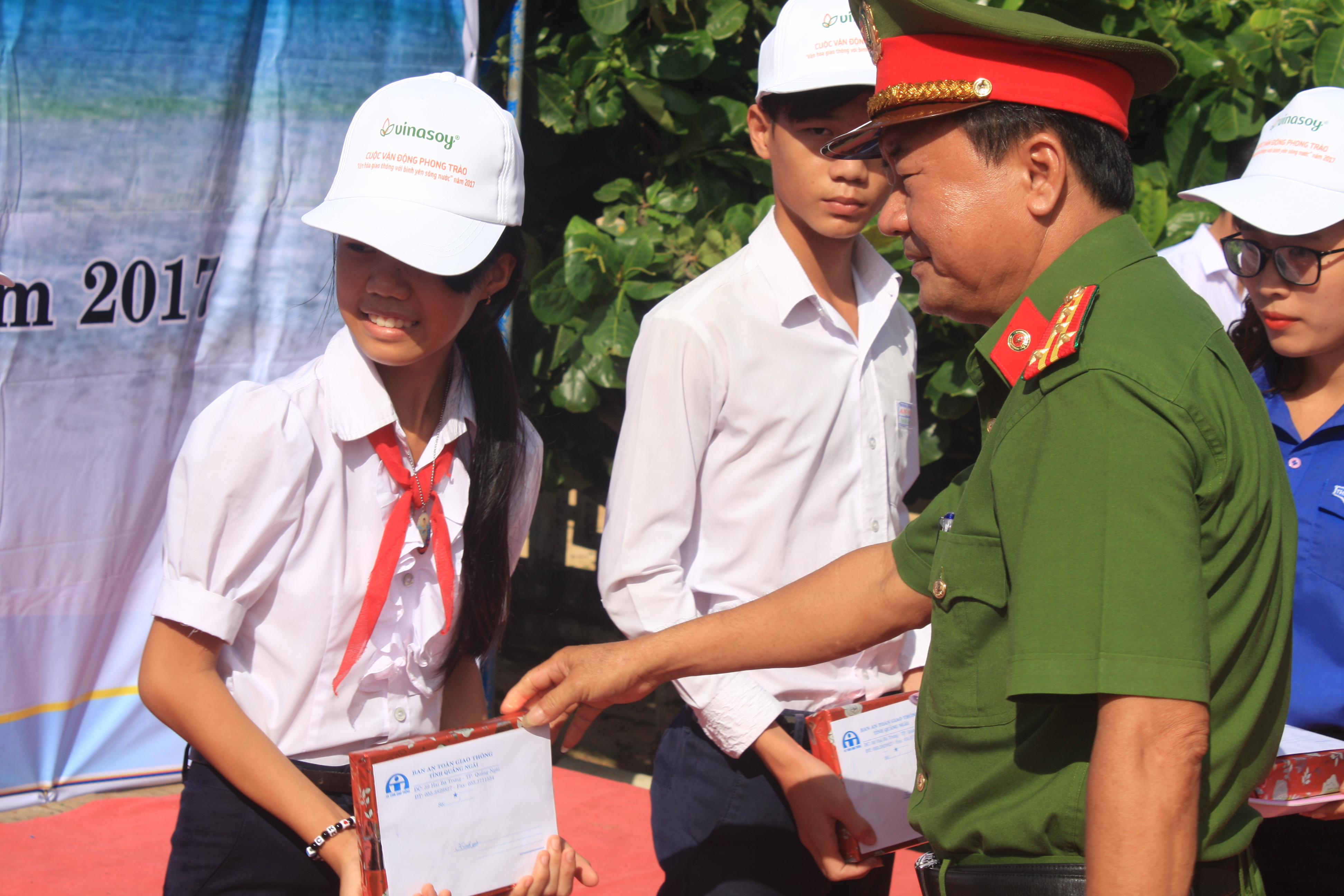 Van-hoa-giao-thôn-voi-binh-yen-song-nuoc-4