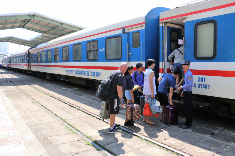 khach len tau ga nha trang 2