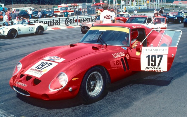 Ferrari-250-GTO-tren-duong-dua