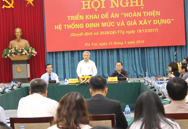Thứ trưởng Bộ Xây dựng Bùi Phạm Khánh phát biểu tạ