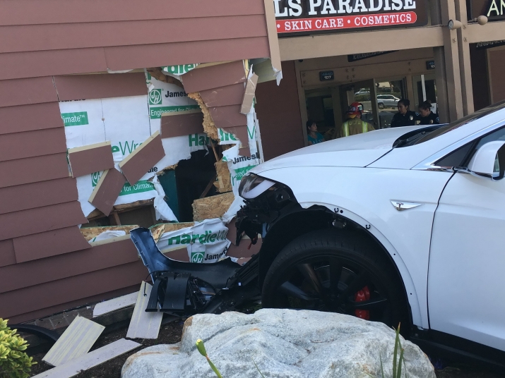 tesla-model-x-crash-1