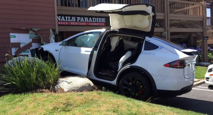 tesla-model-x-crash-2555