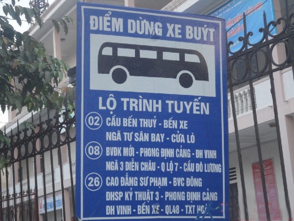 xe-bus-cua-lo-vinh-nguoc-lai-lo-trinh_2kn49p5i1bt4