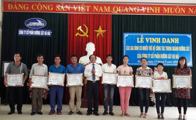 Tong-cong-ty-dương-sat-VN-vinh-danh-cac-gia-dinh-n