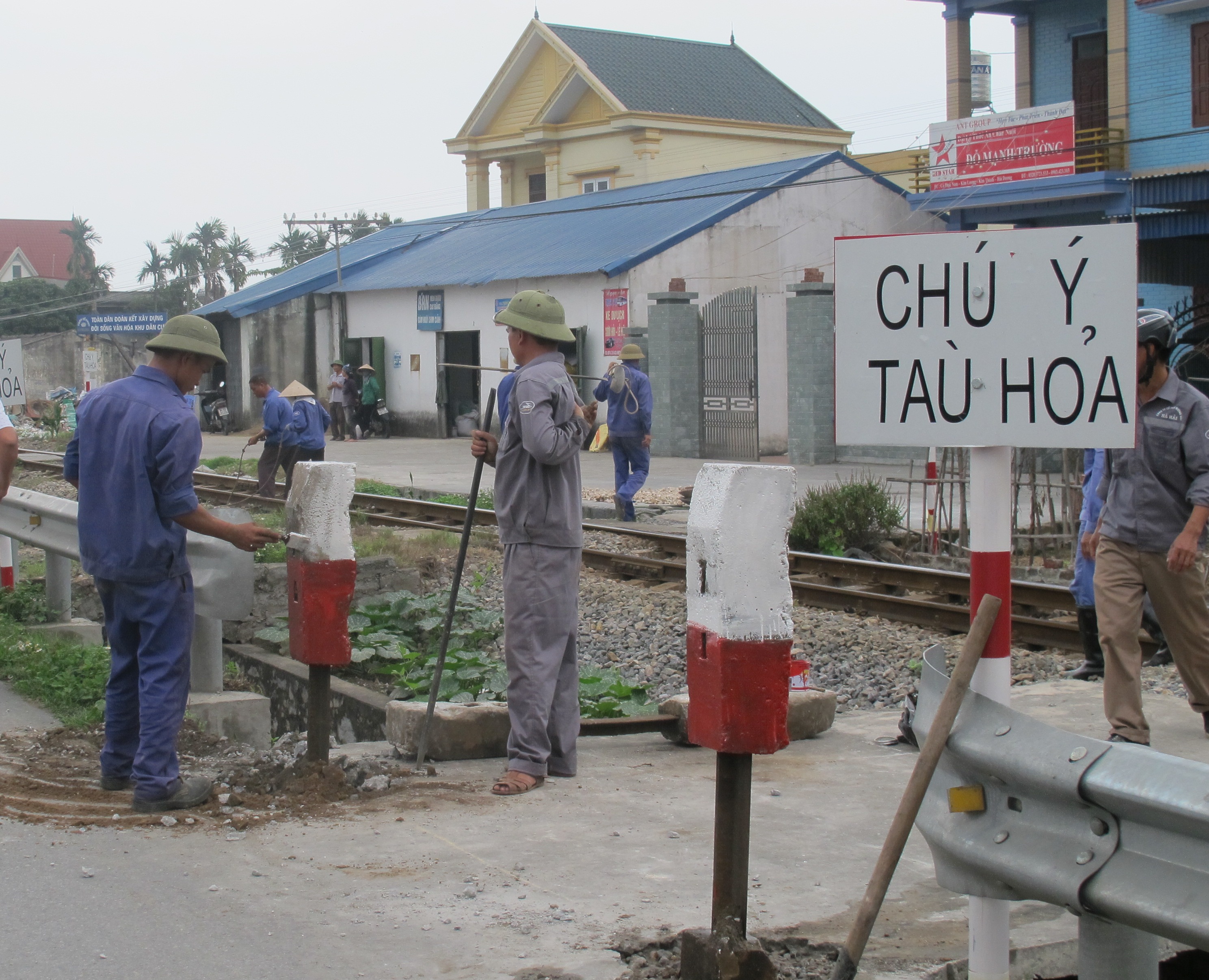 rao-thu-hep-loi-di-tu-mo-qua-duong-sat