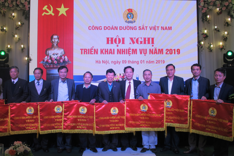 trao-co-Cong-doan-Duong-sat-VN