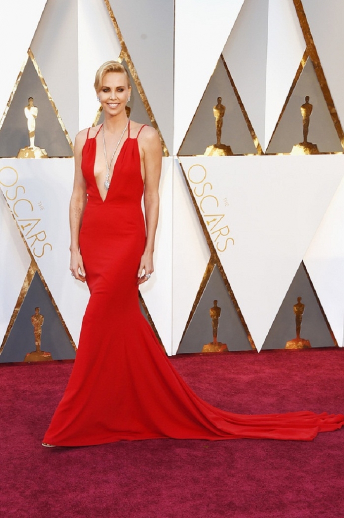 charlize-theron-88th-annual-academy-awards-le7reg5