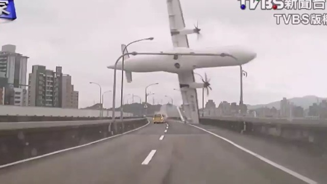 150204021522-vo-taiwan-transasia-crash-dash-cam-vi