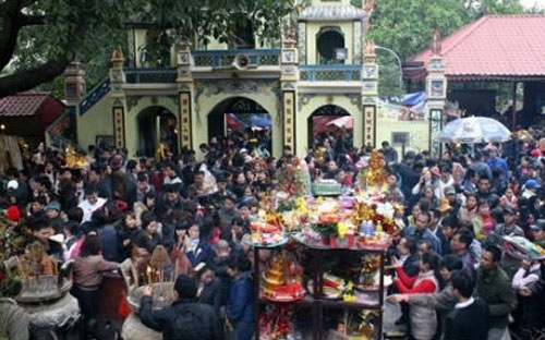 lap-hoi-dong-ki-luat-can-bo-cong-thuong-di-chua-gi