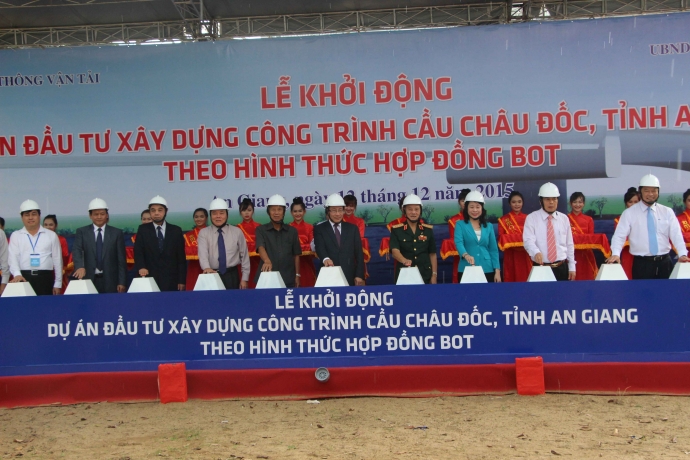 pho-thu-tuong-phat-lenh-khoi-dong-xay-cau-chau-doc