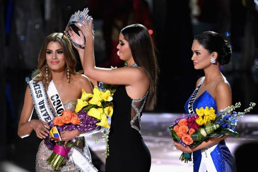 Hoa hậu Colombia trong giây phút bị tước vương miệ