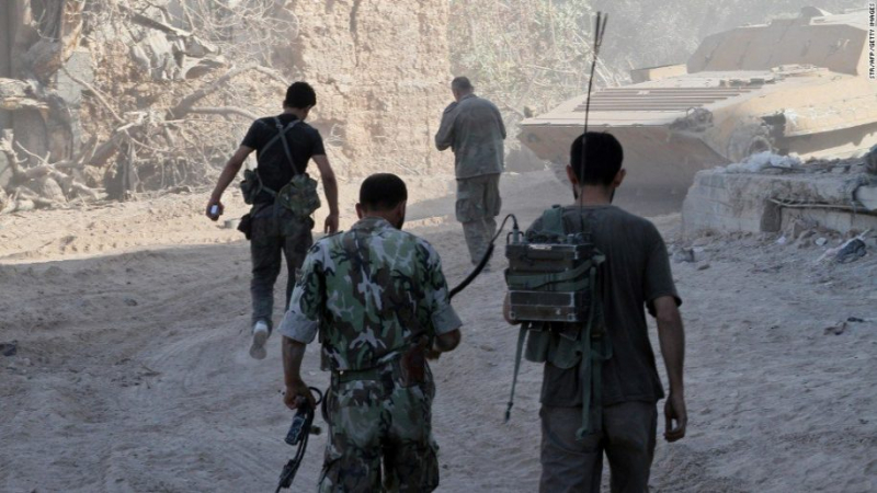 Syrian-soldiers-on-eastern-Damascus-outskirts-916x