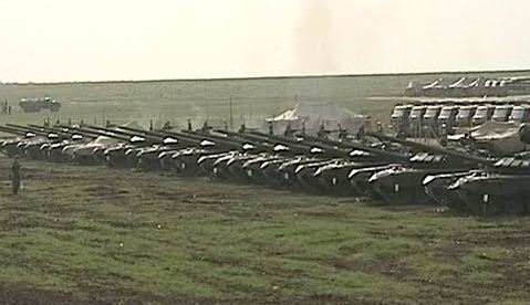 Dàn xe tăng tham gia tập trận tại miền Nam nước Ng