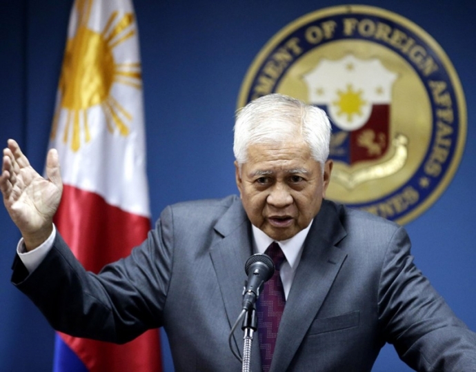 Ngoại trưởng Philippines Albert del Rosario