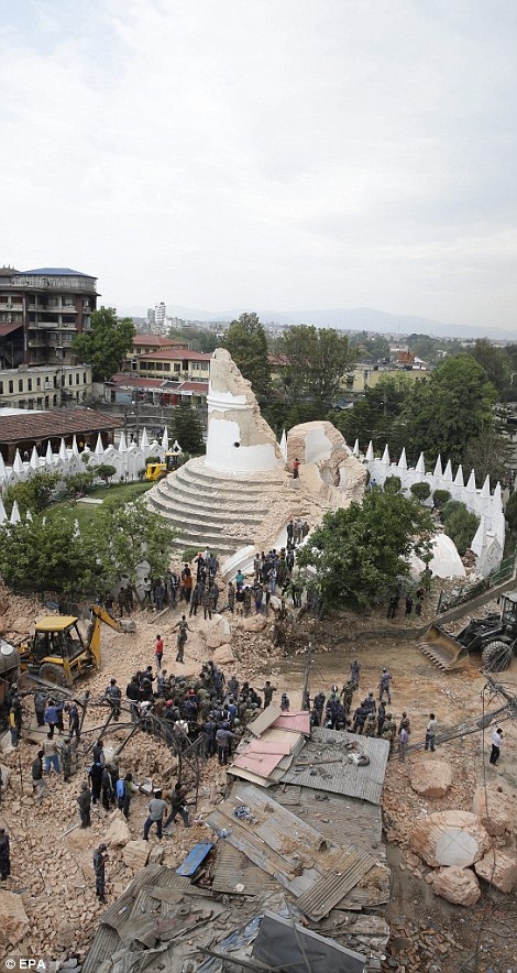 Tháp Dharahara sau động đất