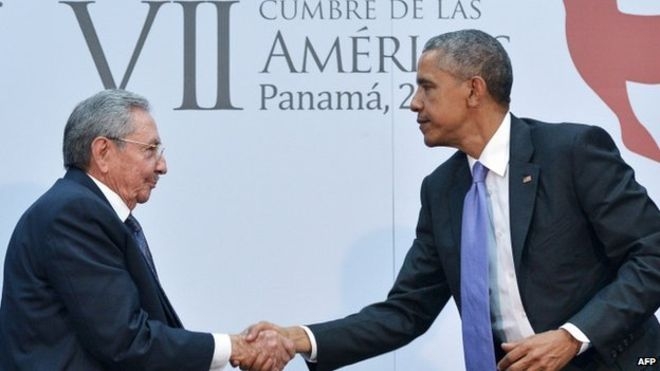 Tổng thống Mỹ Barack Obama bắt tay Tổng thống Cuba