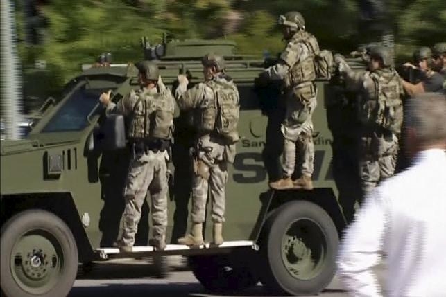 Các đơn vị SWAT trang bị vũ trang hạng nặng được h