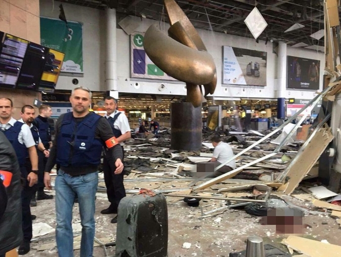 Nhà ga sân bay Brussels tan hoang sau vụ tấn công