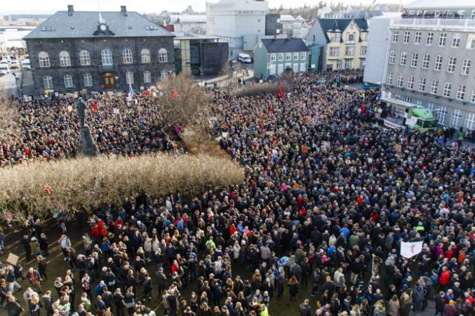 Hàng nghìn người Iceland biểu tình kêu go