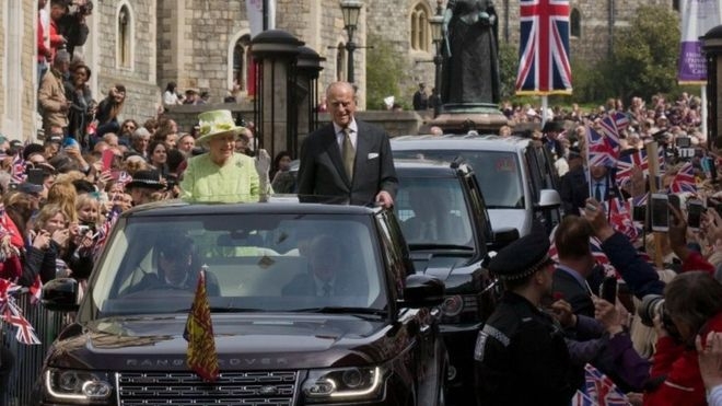 Chiếc Range Rover đưa Nữ hoàng Anh diều hành dọc p
