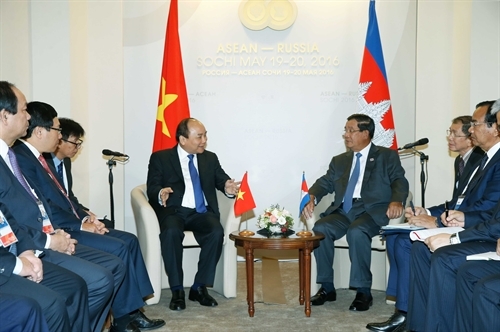 Thủ tướng Nguyễn Xuân Phúc hội đàm với Thủ tướng C