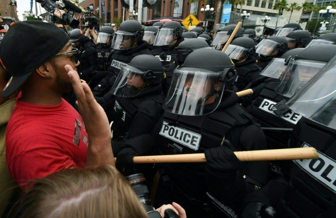 Cảnh sát chống bạo động phải vào cuộc n